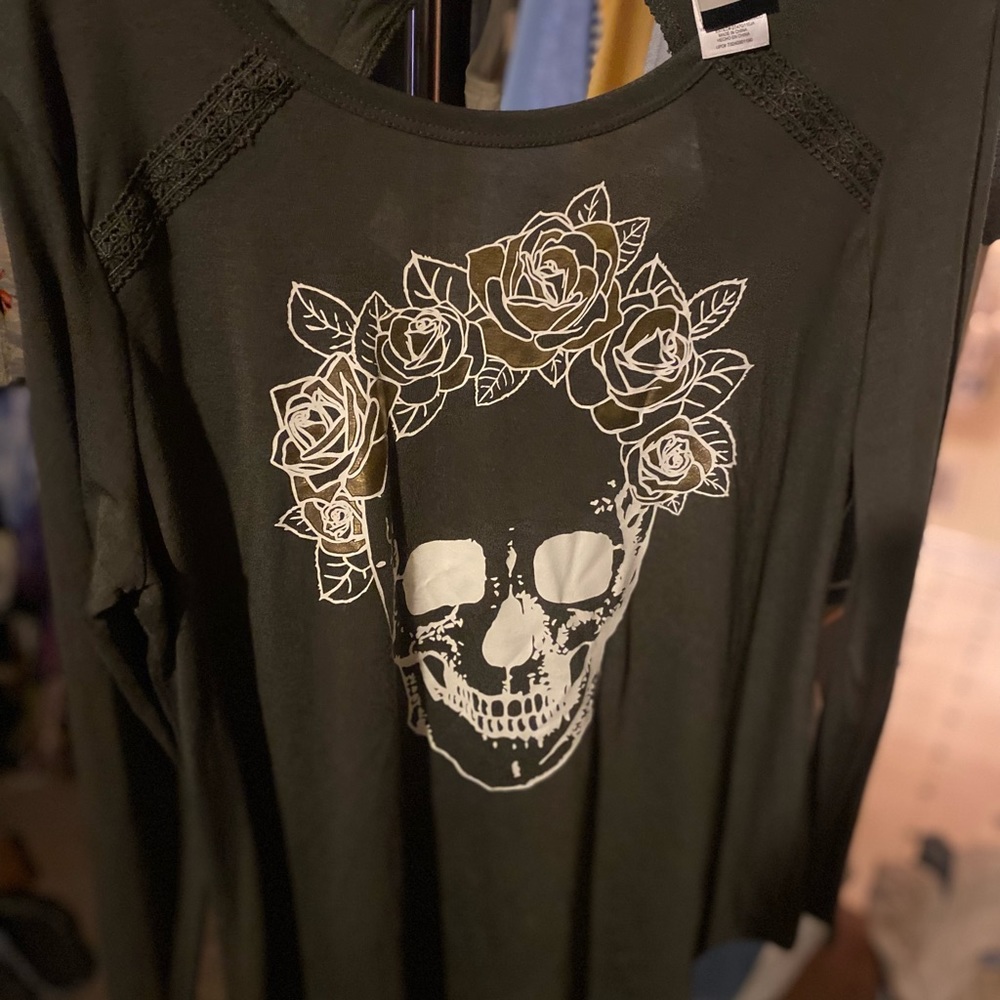 Cute olive green skull shirt with cut out in back.